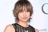 「2児の母・佐田真由美、愛娘が「首根っこ掴みながらメイクしてくれた」ショット公開 完成度の高さに驚きの声」の画像1