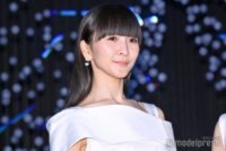 Perfumeかしゆか、ベアトップ・ミニドレス…圧巻スタイル際立つ年末衣装続々公開「美しすぎてため息が出る」「神々しい」と反響殺到