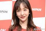 「板野友美、美脚輝くミニスカ制服姿に絶賛の声「平成感最高」「学校のマドンナ」」の画像1