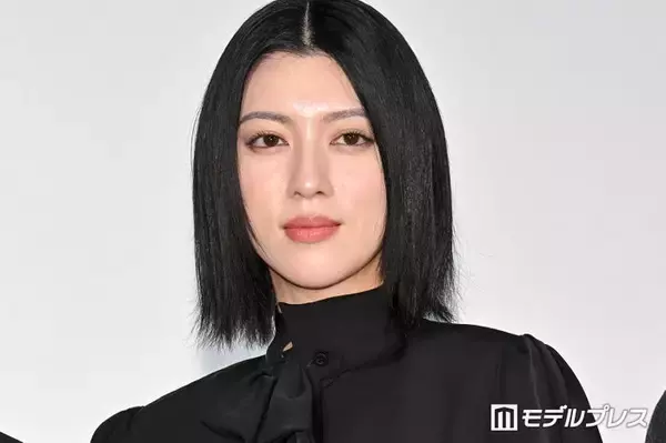 三吉彩花、黒シースルーシャツから美ウエスト大胆披露「異次元のスタイル」「美しすぎる」と絶賛の声