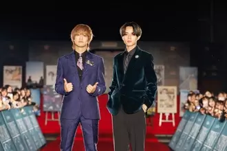 King ＆ Prince、雨の歌舞伎町でレカペ闊歩 永瀬廉「まさか1週間で2回レッドカーペット歩くことになるとは」【「STARRING」プレミアナイト】