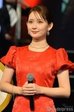 畑芽育、USJ「呪術廻戦」の“胸熱展開”に興奮 華やかドレス姿で「クールジャパン」開幕宣言