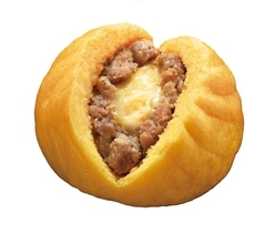 ＜今日から＞ファミマ「極旨 黒豚まんチーズ」新登場 5種チーズでプレミアムな満足感実現