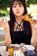 乃木坂46川崎桜、私服姿で朝食楽しむ 先行カット第18弾解禁【エチュード】