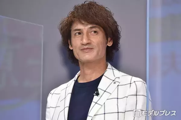 丸山桂里奈の夫・本並健治、“凄い寝方”3歳娘の姿公開「どうなってる？」「独特すぎる」の声