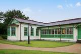 「横浜・海の公園にスタバオープン “文化財”のレトロ洋館で至福のコーヒー時間」の画像1