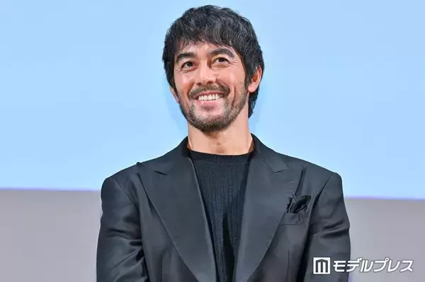 阿部寛、最新ビジュアルの“激痩せ”姿に反響「VIVANTの野崎とは正反対」「別人のよう」