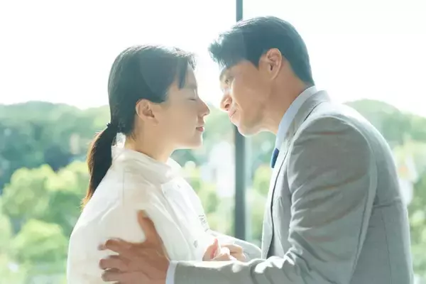 「匿名の恋人たち」小栗旬×ハン・ヒョジュがキス寸前「いい夫婦の日」記念新規カット4点解禁