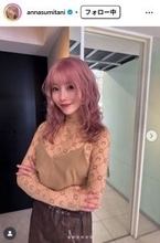 レイザーラモンHGの妻・住谷杏奈、美脚透ける黒タイツ×ミニワンピ姿「組み合わせお洒落」「脚細い」と反響