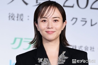 比嘉愛未、祖父との2ショット公開「大好きなのが伝わってくる」「素敵」と反響