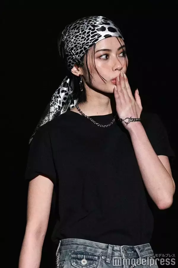 「御上先生」で話題・安斉星来、投げキッス＆ウインクで沸かす アニマル柄バンダナがアクセント【TGCあいち・なごや2026】