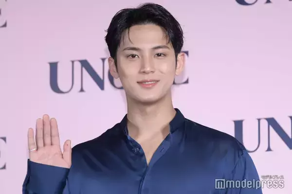 SEVENTEENの元候補メンバー・サムエル、ミンギュとパン頬張る再会ショットに反響相次ぐ「本物の兄弟みたい」「可愛すぎる」