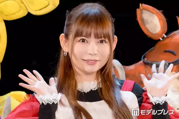 中川翔子「可愛い双子デイズ」公開 ハイハイ・コップ飲み・お気に入り離乳食などに「2人とも男前」「日々の成長が楽しみ」の声