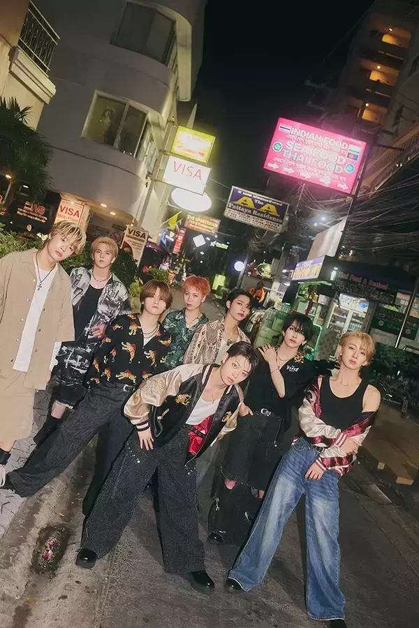 MAZZEL、初の写真集決定 パタヤの夜道で撮影した表紙公開