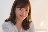 「第1子出産の久慈暁子、ピンクベージュのノースリドレス姿披露「エレガントで綺麗」「爽やかで素敵」」の画像1