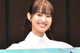 恒松祐里、膝上ミニで美脚スラリ「スタイル抜群」「妖精みたい」と反響