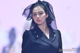 村重杏奈、色白美脚輝くミニワンピ姿に視線集中「脚まっすぐで綺麗」「お人形さんみたい」【TGC2026 S/S】