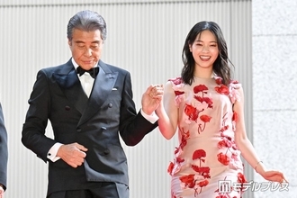 西野七瀬、舘ひろしエスコートでレカペ降臨「あぶ刑事」以来の再共演「情けない姿とかも引き出せた」【免許返納!?】