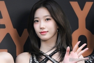 LE SSERAFIMカズハ、爽やかミニスカコーデに称賛の声「顔小さすぎる」「スタイルが異次元」