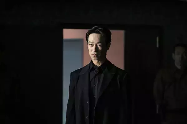 「VIVANT」堺雅人、午前に乃木憂助・午後にリュウ ミンシュエン演じ分け 飯田和孝Pが語る“衰えないエネルギー”「並大抵の作業ではない」