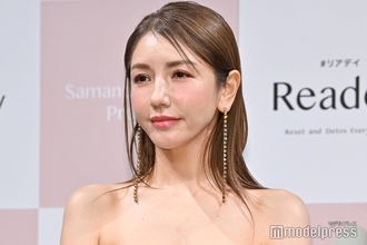 美香、ミニ丈黒タイツ×ロングブーツ BLACKPINKライブコーデが「最高にクール」「圧巻の美脚」と反響