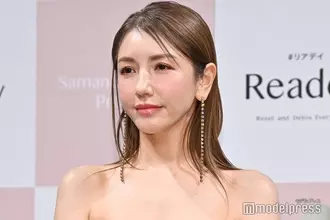 美香、ミニ丈黒タイツ×ロングブーツ BLACKPINKライブコーデが「最高にクール」「圧巻の美脚」と反響