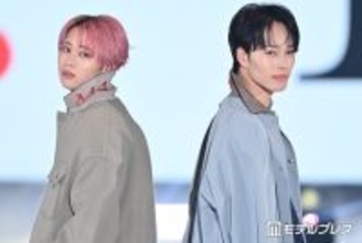 超特急シューヤ＆マサヒロ“チャーはん”コンビ、春っぽコーデでペアランウェイ 背中合わせに黄色い歓声【ガルアワ2026SS】