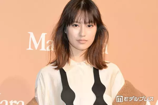 恒松祐里、美脚際立つドレスショット公開「クールで素敵」「シルエットが美しい」と話題