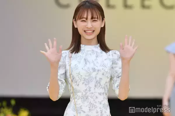 NMB48メンバー、美脚ライン輝くミニスカ×ニーハイコーデに反響「最強の組み合わせ」「スタイル抜群」