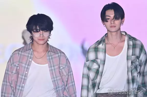 WILD BLUE宮武颯＆鈴陽向、チェックシャツでお揃い「クール系で歩いて来たかと思えば」「リムレスセクシー」の声【TGC2026 S/S】