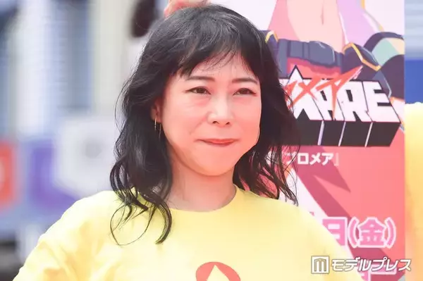椿鬼奴「初めてラテアートやってみた」淡いマーブル模様のラテ公開「色合いが可愛い」「センス感じる」の声