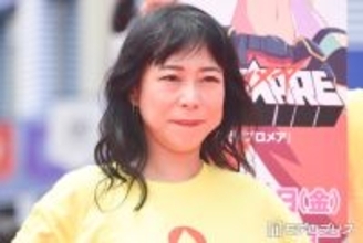 椿鬼奴「初めてラテアートやってみた」淡いマーブル模様のラテ公開「色合いが可愛い」「センス感じる」の声