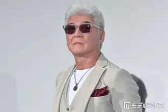 小沢仁志「今朝も早いんです」湯気立ちのぼる“餅入り山菜蕎麦”に反響「ボリューム満点で美味しそう」「組み合わせ最高」の声
