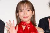 「齊藤京子、美背中＆ほっそり二の腕際立つホルターネックで登場 自身のマイルールは「いかに効率的に動くか」【恋愛裁判】」の画像1