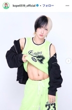 「700万かけて全顔整形してきたけど、身体は無課金」リアルピース・こぺ、ミニスカ女装姿で美脚披露「メイクの完成度も高い」「年齢不詳の美女すぎる」と反響