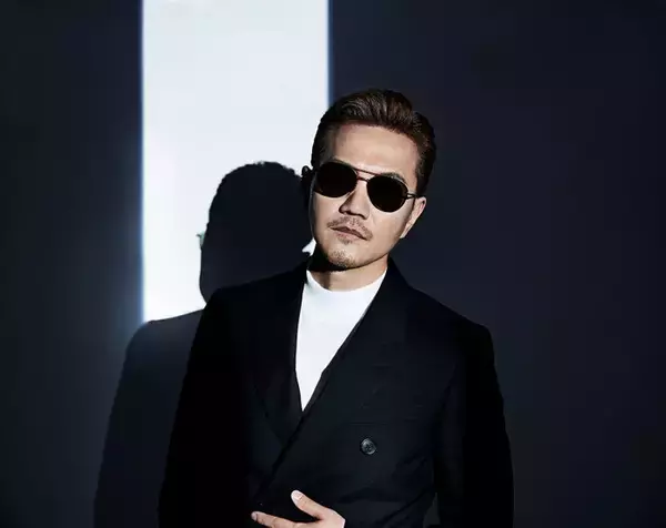 EXILE ATSUSHI、“修正＆補正なし”タトゥー際立つ上裸姿披露「芸術的」「腹筋バキバキ」と反響