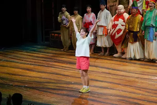 舞台「千と千尋の神隠し」ソウル公演開幕 “千尋役”上白石萌音＆川栄李奈が感謝・カーテンコール写真も公開