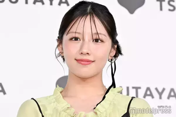 元日向坂46渡邉美穂、ショーパン姿の撮影オフショットに視線集中「可愛すぎる」「サンダルの養生テープが現場感満載」