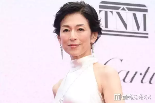 鈴木保奈美、6歳当時の写真に反響「凛々しく大人びてますね」「面影がある」