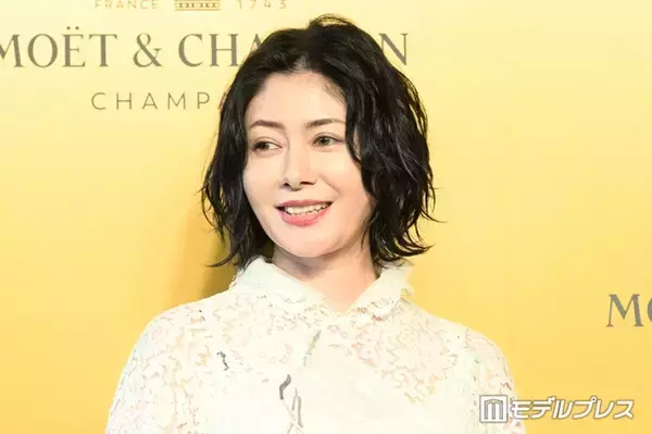 真木よう子、大胆美背中披露「露出面積大きすぎる」「セクシー」の声