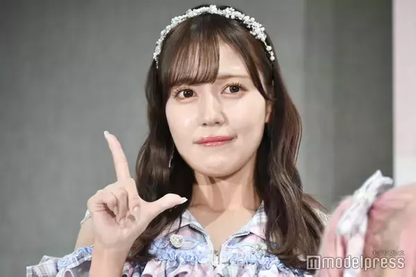 ＝LOVE諸橋沙夏、ミニワンピ×黒タイツで美脚透ける「彼女感すごい」「大人っぽい」と反響