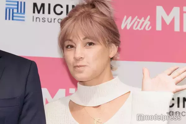 “出会って10日婚”梅宮アンナ、夫との密着ショット公開「幸せが伝わってくる」「笑顔が素敵」の声