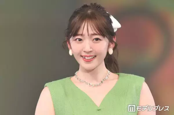 鈴木愛理、ピンク・レディー50周年を祝福 美脚際立つミニワンピ×ニーハイ姿のダンス動画公開に「脚の長さがレベチ」「抜群のスタイルに釘付け」と反響