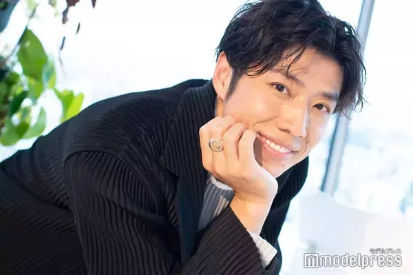 「バチェラー4」黄皓、妻とお揃いニットでデートへ「奥様スレンダーで美しい」「お洒落すぎる」の声