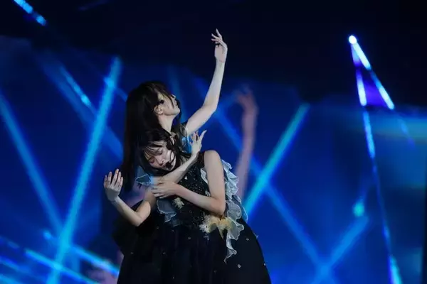 乃木坂46遠藤さくら＆賀喜遥香、“かきさく”「マグカップとシンク」披露 圧巻の無音シンクロダンスに反響「鳥肌立った」「伝説級」【真夏の全国ツアー2026】