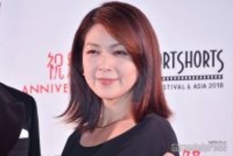 飯島直子「100年ぶりにクリスマス用の飾りを出しました」写真が話題「大きさに親近感湧く」「センス良い」