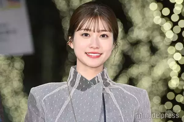 生見愛瑠、前髪なし×肩出しスタイルで雰囲気一変「大人の色気」「クールかつ可愛い」の声