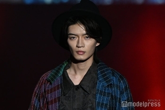 原因は自分にある。杢代和人、目元にストーンキラリ ハット×ロングコート着こなす【TGCあいち・なごや2026】