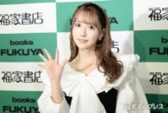 三上悠亜、胸元際立つ肩出しコーデ披露 台湾ショットに「大胆でセクシー」「スタイル憧れる」の声