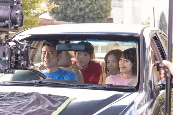 高橋文哉・畑芽育ら「クレヨンしんちゃん」実写化ムービーで“野原一家”再集結 髪型が特徴的な新キャラも